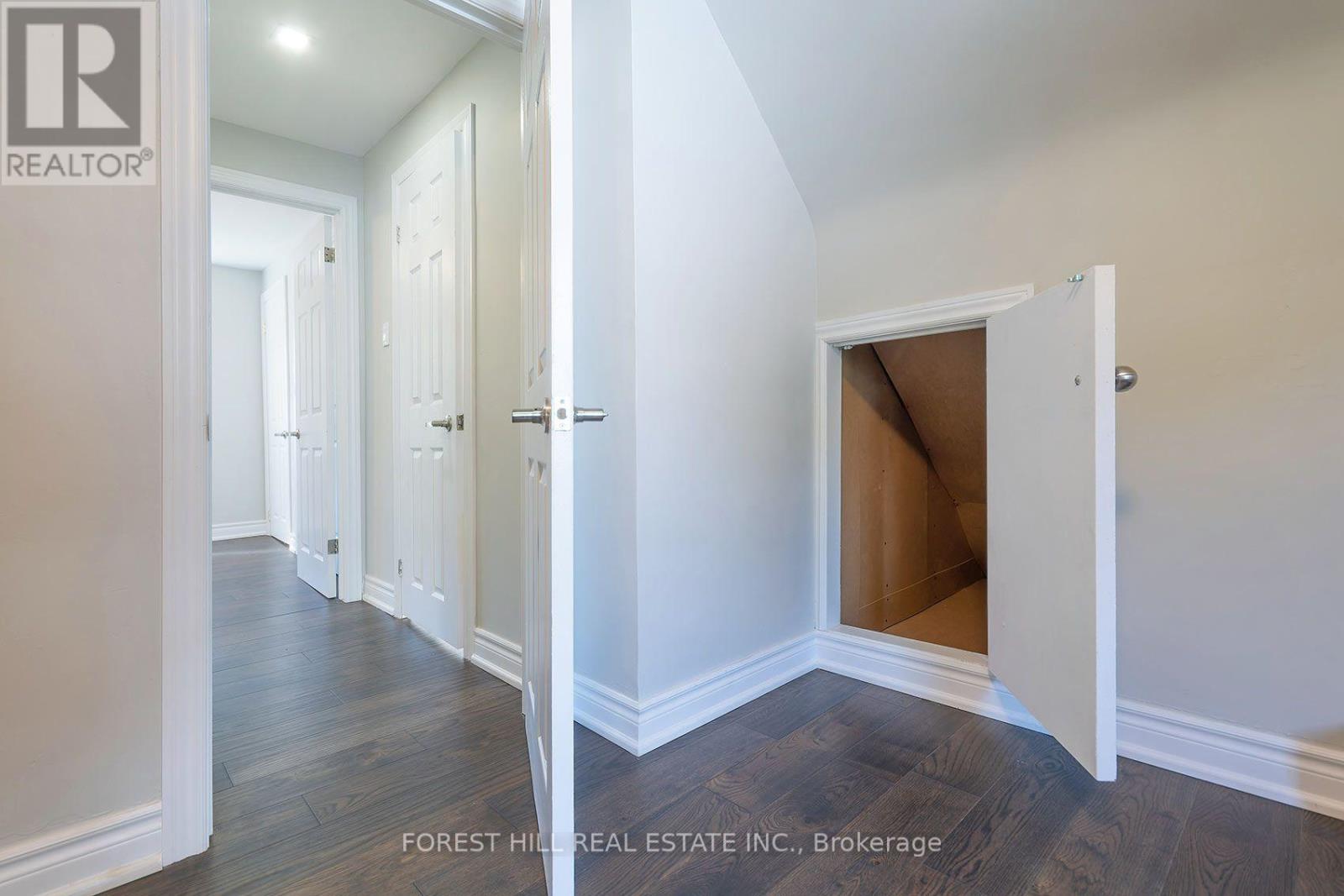 32 STAMFORD SQUARE N - 13