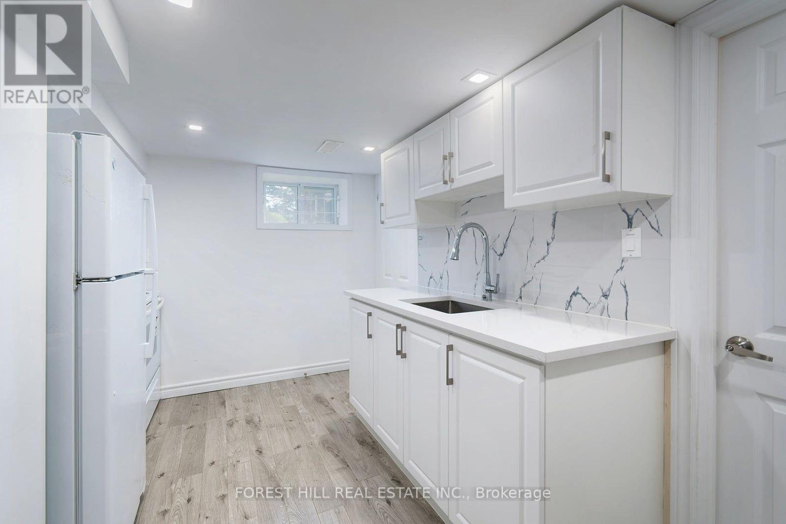 32 STAMFORD SQUARE N - 25