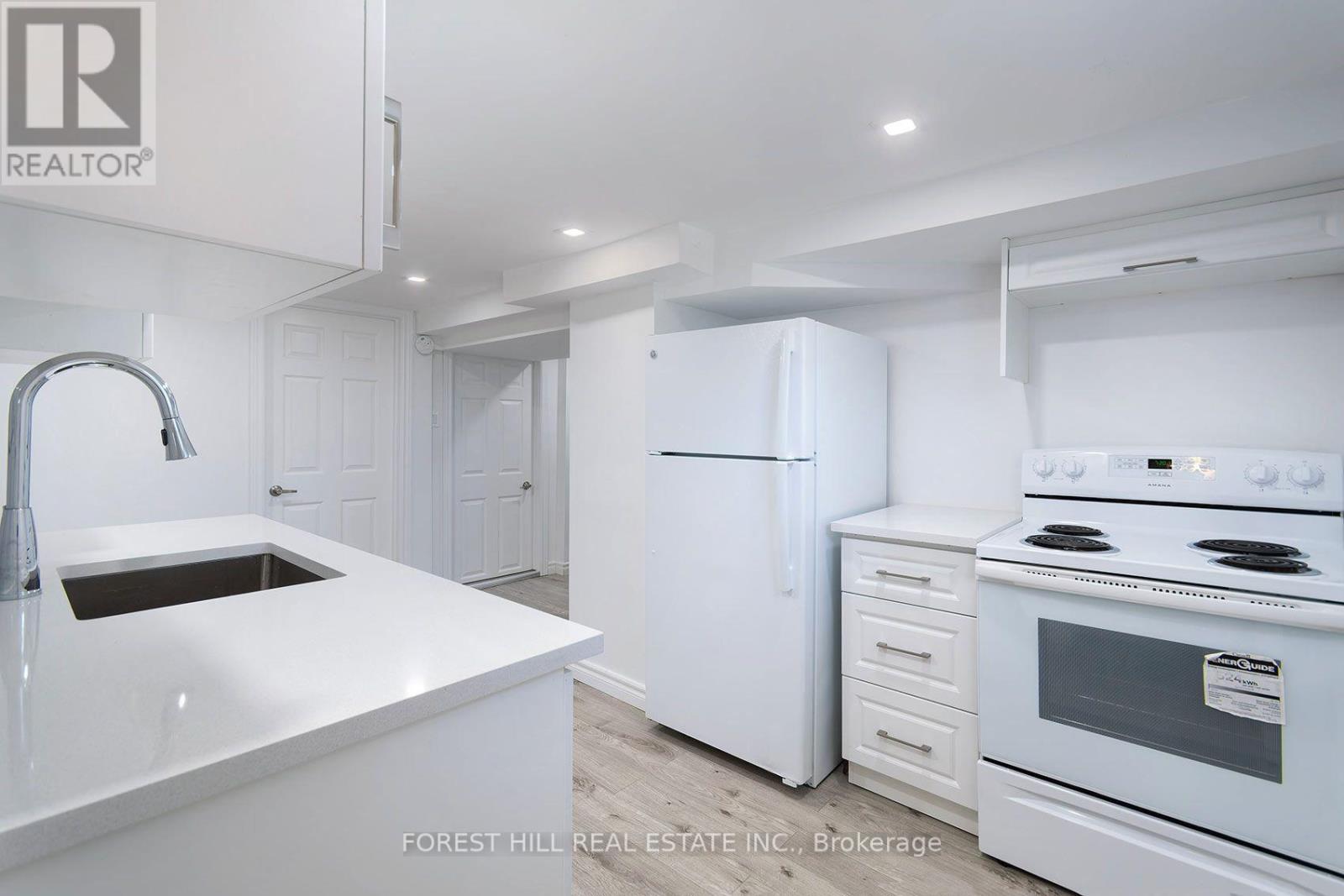 32 STAMFORD SQUARE N - Image 26