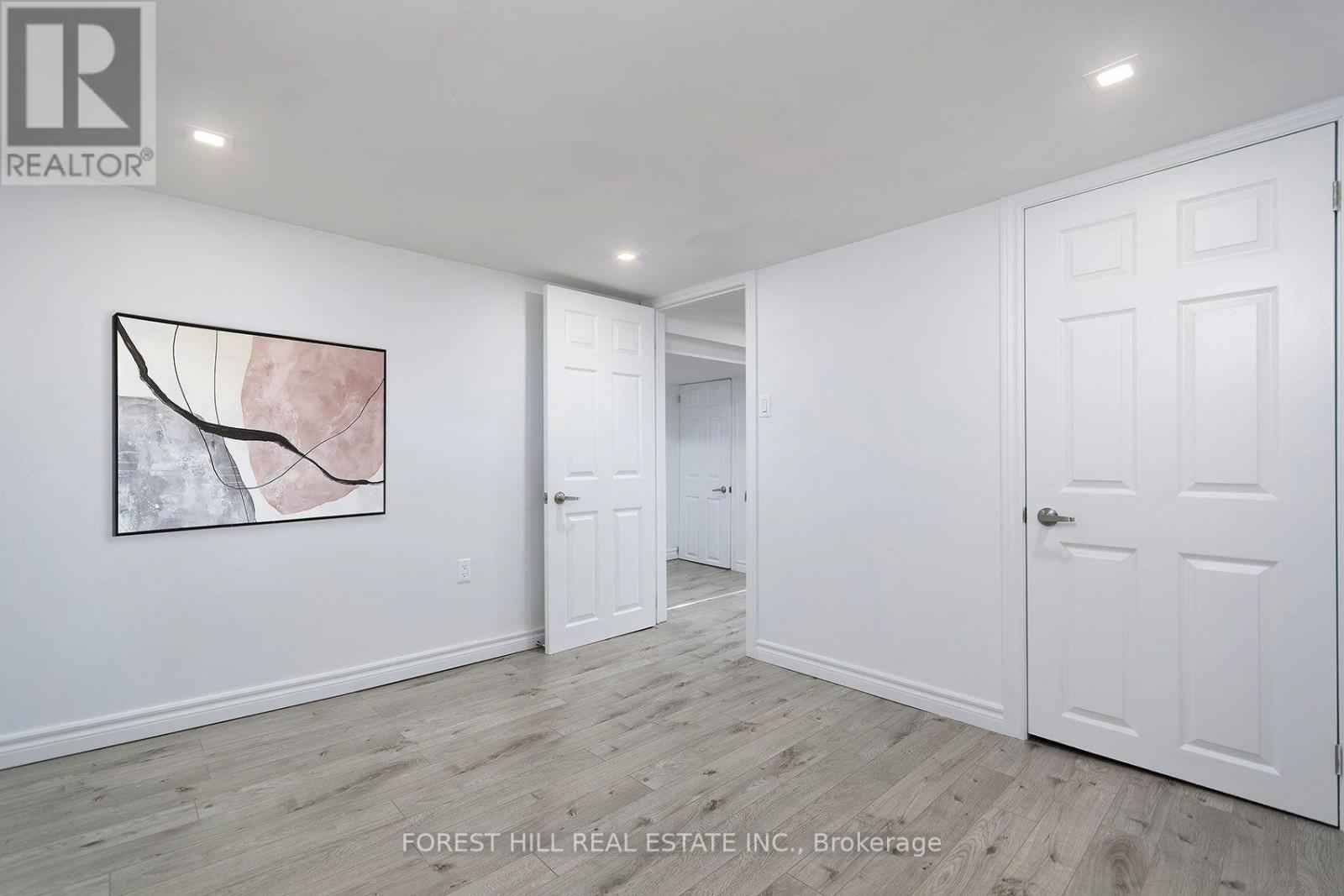 32 STAMFORD SQUARE N - Image 29