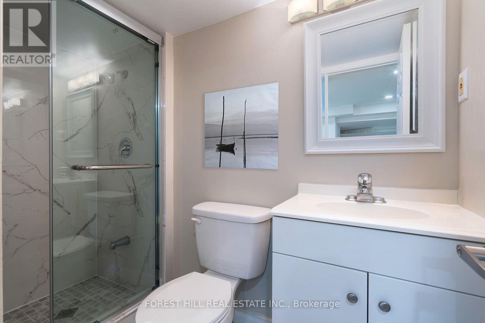 32 STAMFORD SQUARE N - 32