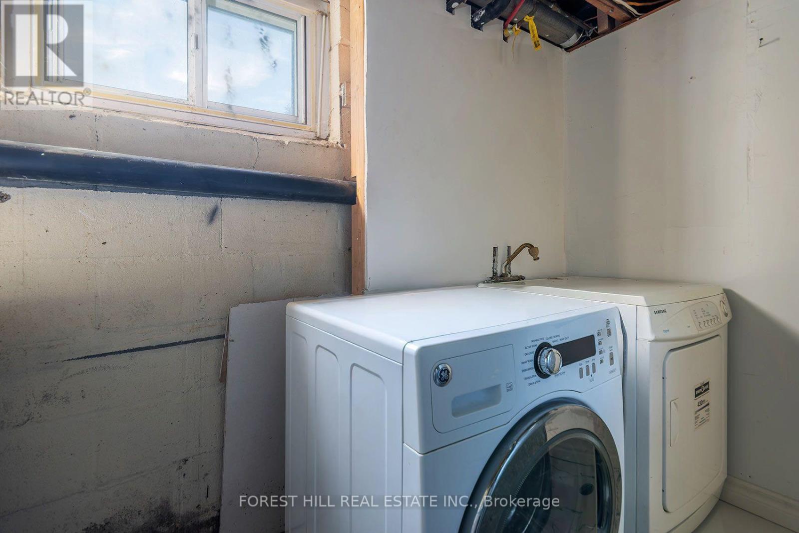 32 STAMFORD SQUARE N - 33