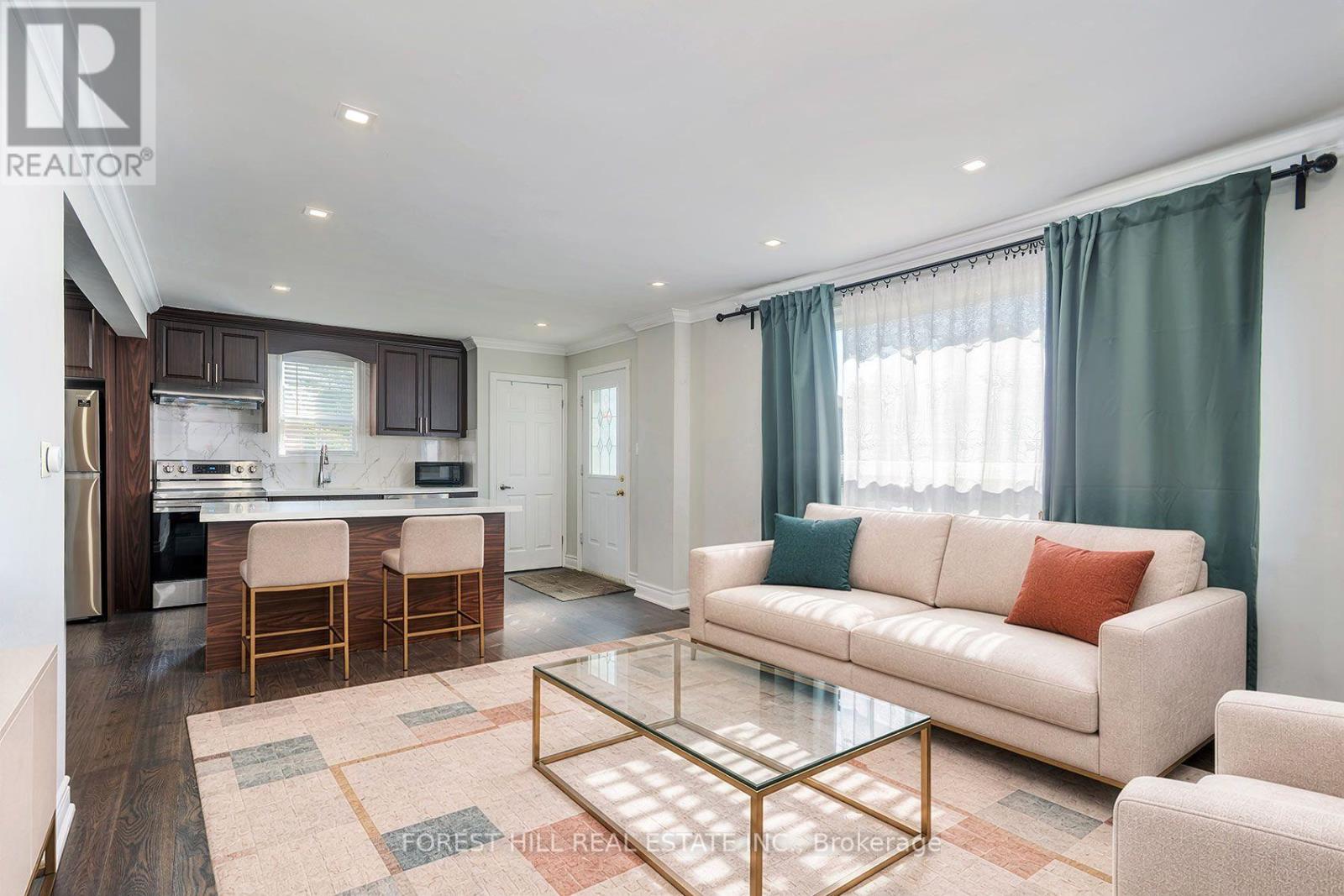 32 STAMFORD SQUARE N - 7