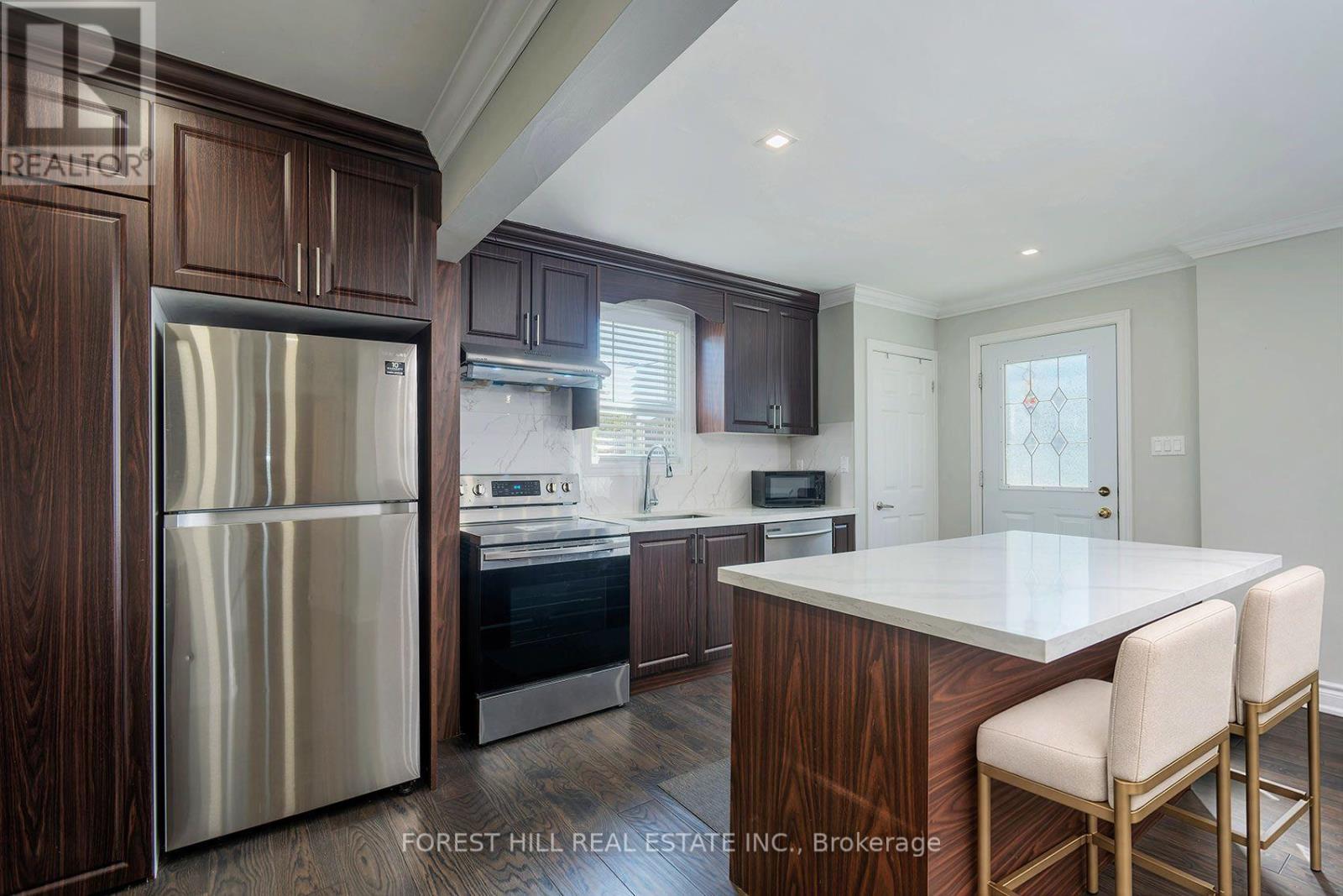 32 STAMFORD SQUARE N - 9