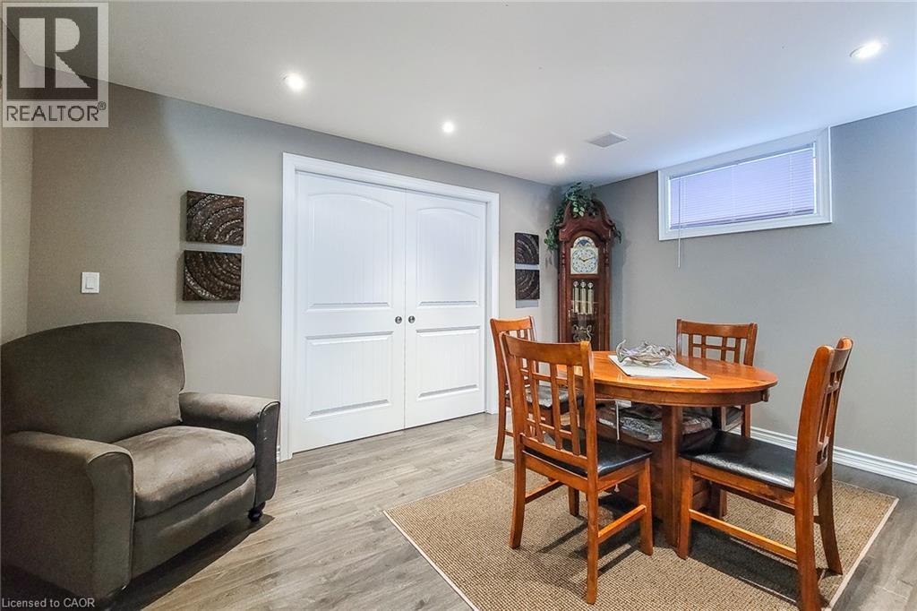 80 WILLOWDALE Crescent - 40