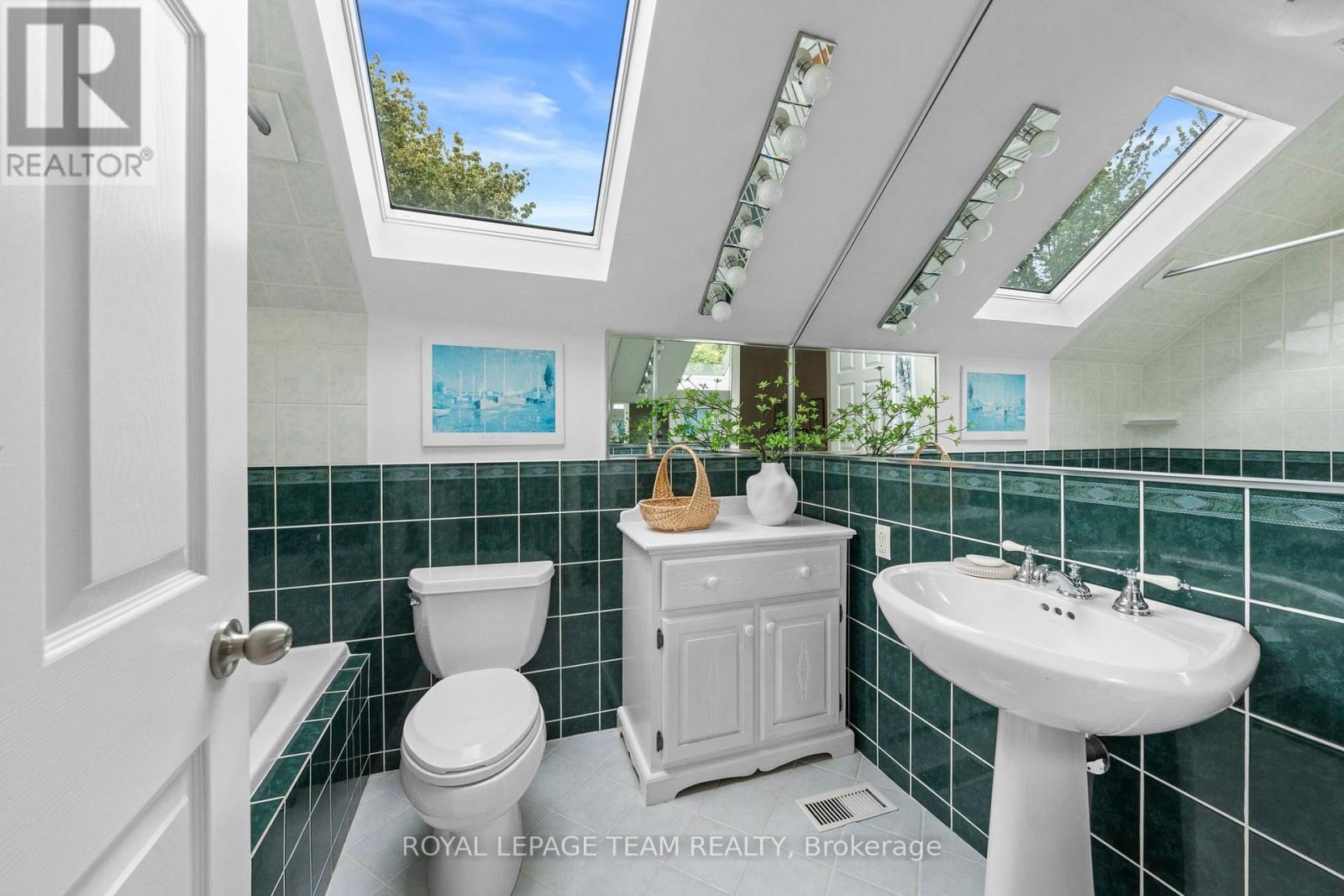 14 LISMER CRESCENT - Image 39