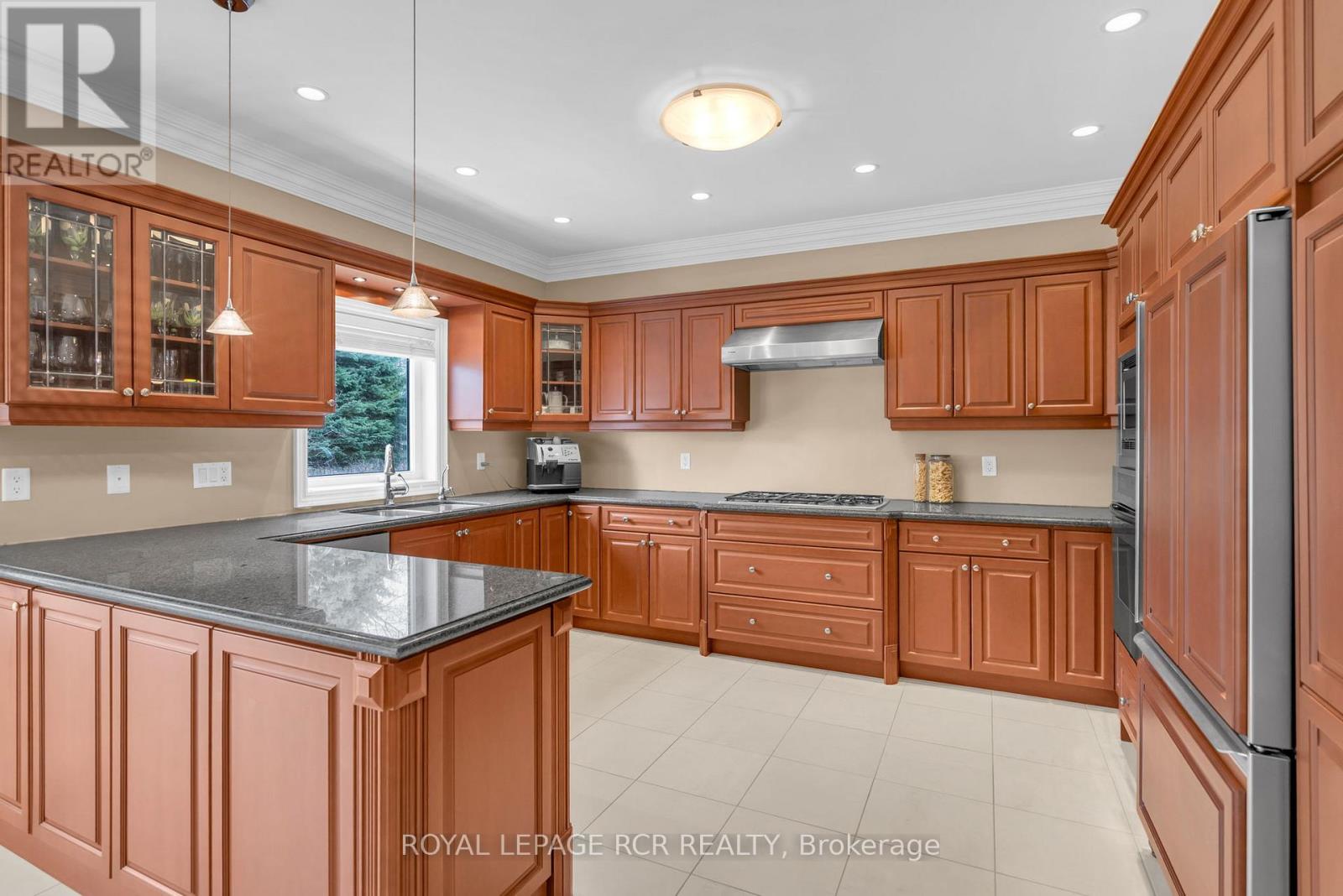 70 ENGLISH DAISY COURT - 14