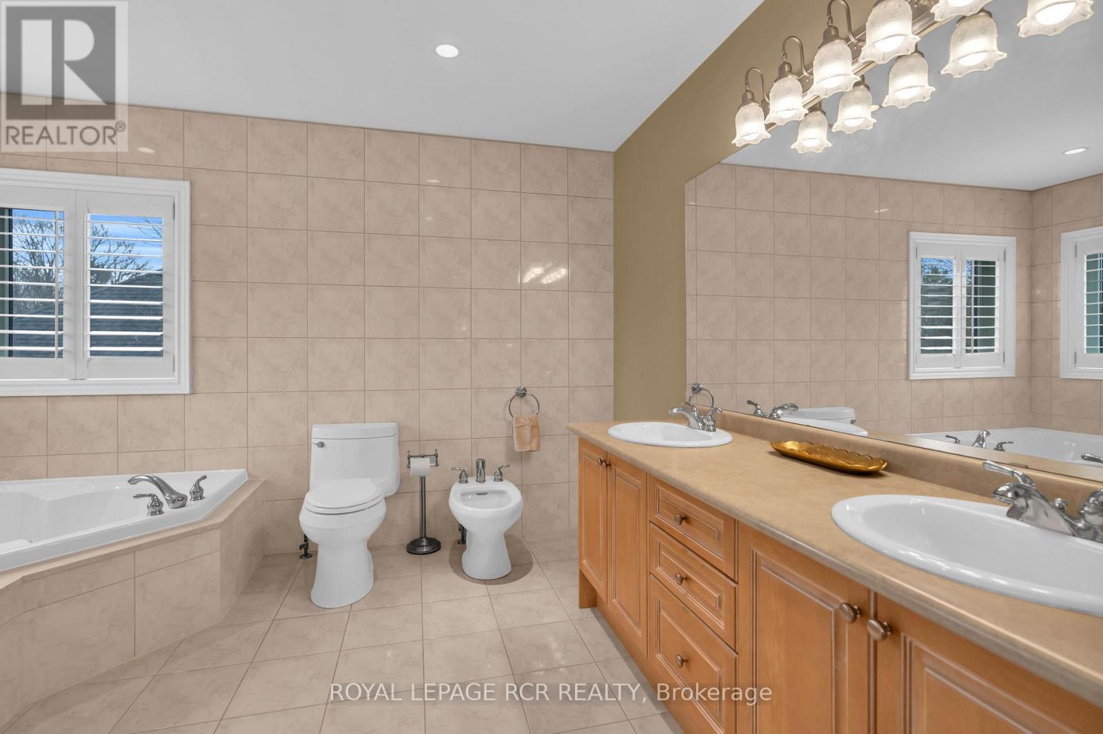 70 ENGLISH DAISY COURT - 20