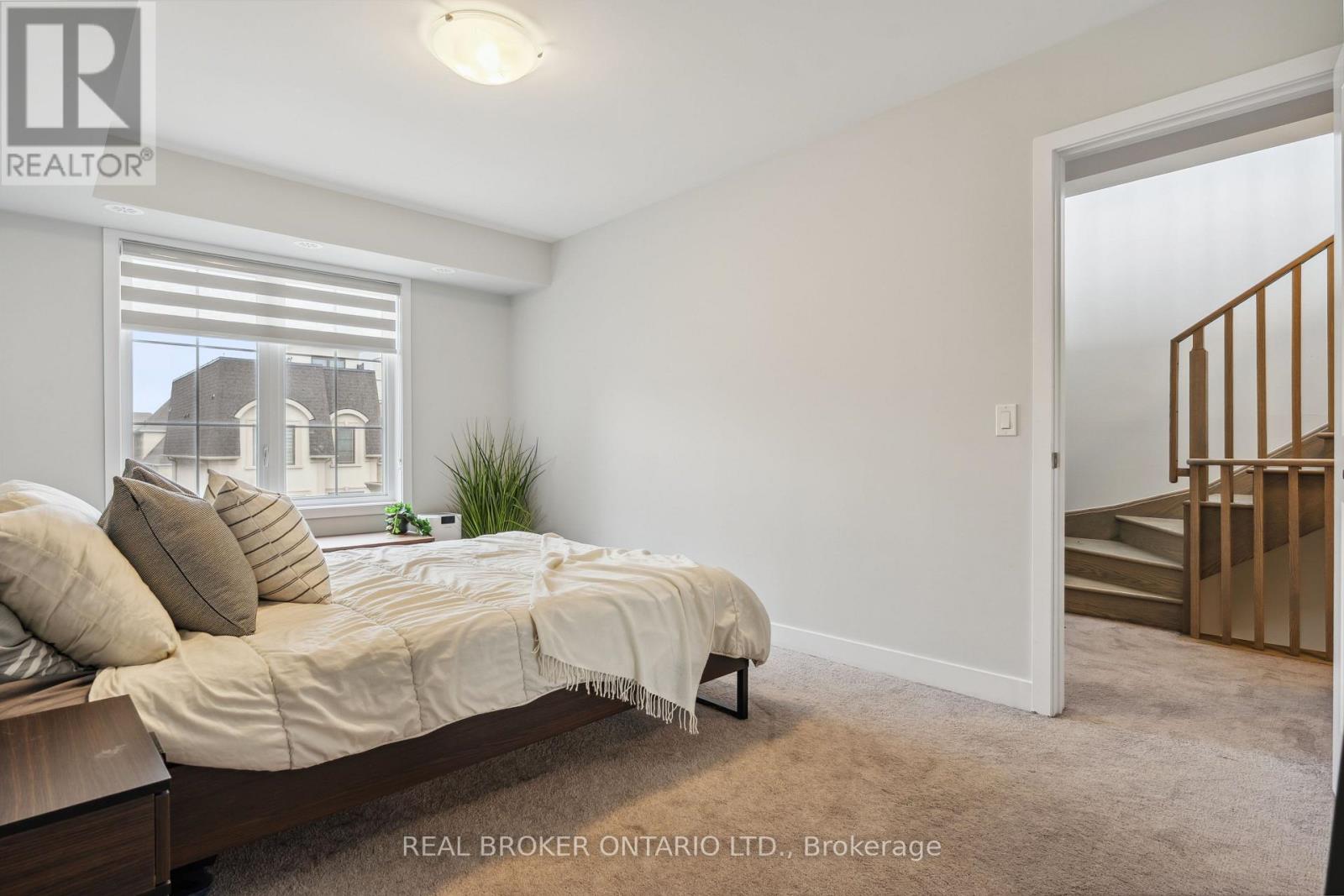92 WILLIAM SHEARN CRESCENT - 24