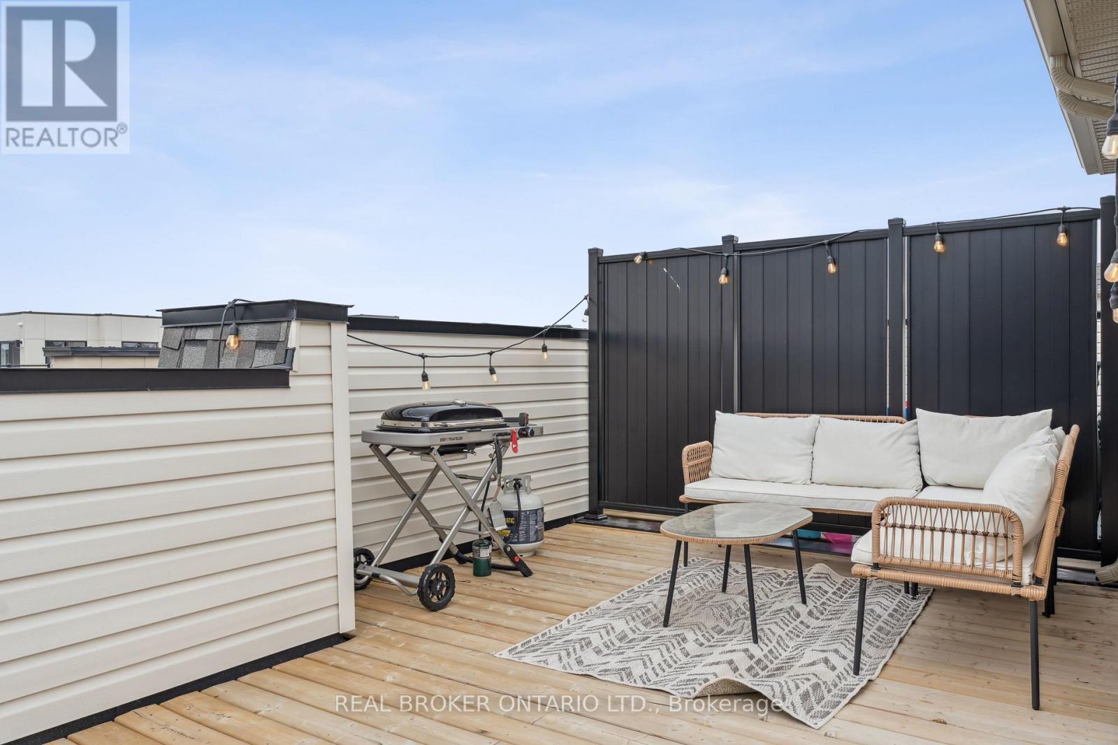 92 WILLIAM SHEARN CRESCENT - 31
