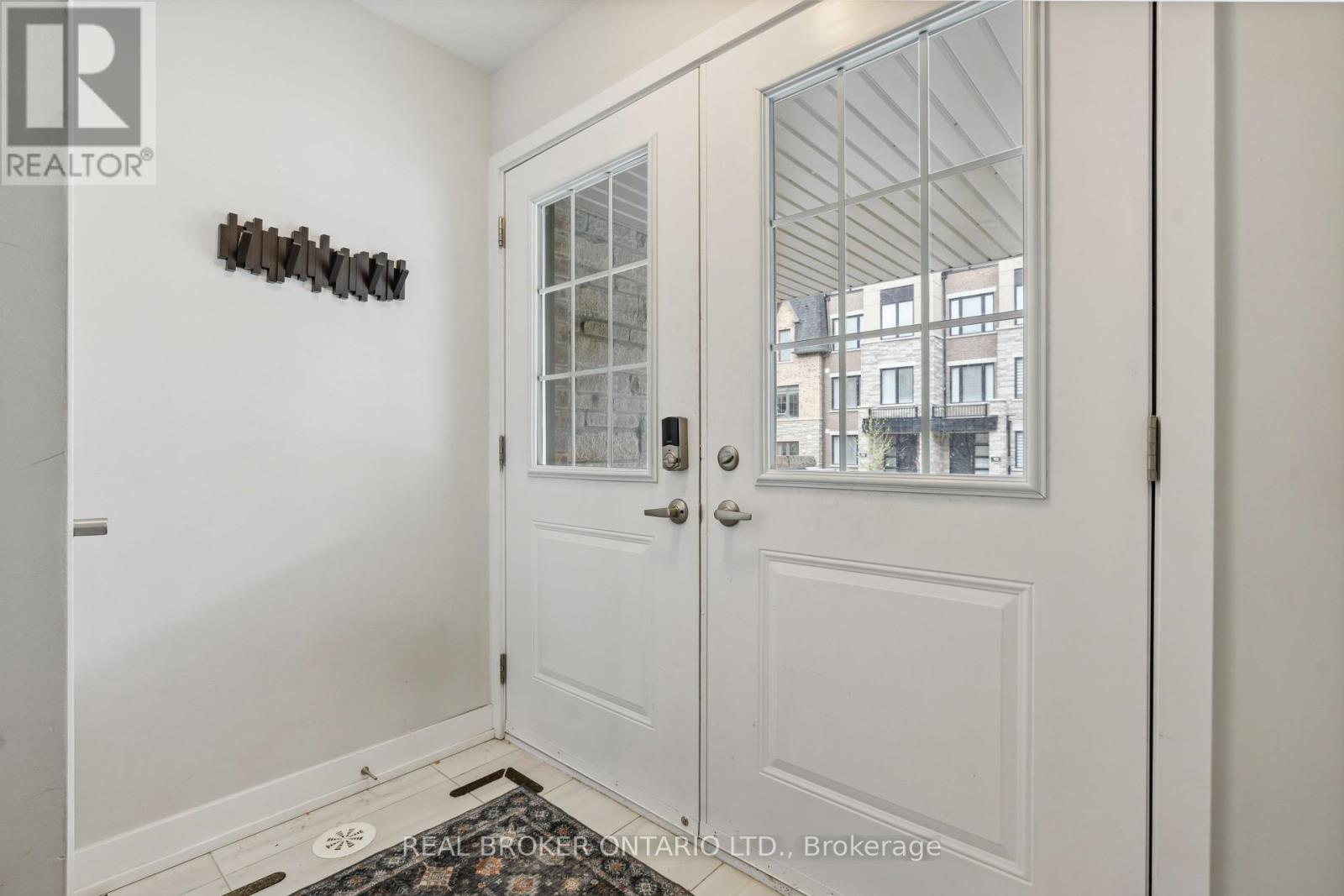 92 WILLIAM SHEARN CRESCENT - 4