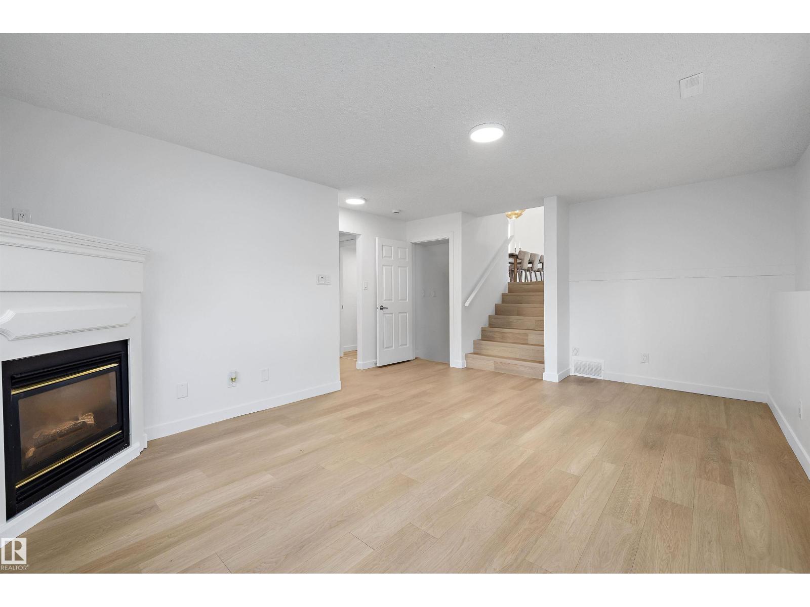 12 DANBRIDGE PL - 32