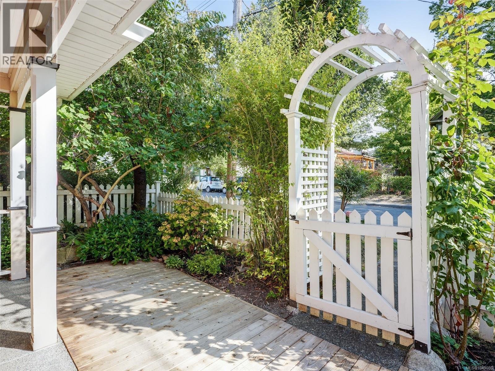 1110 Reno St - Image 27