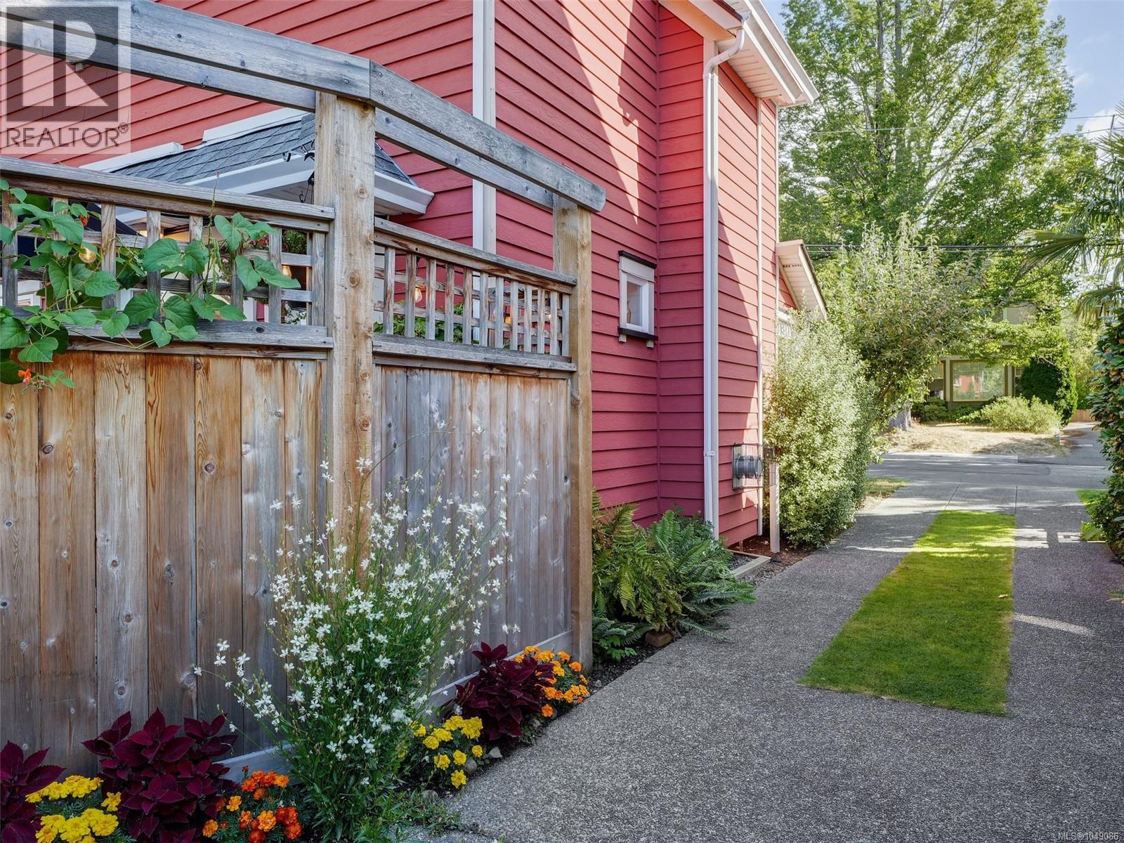 1110 Reno St - Image 30