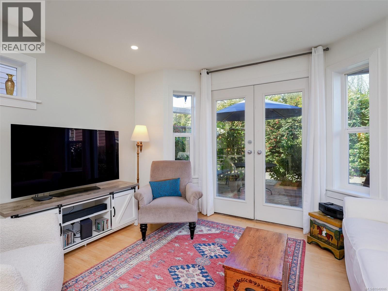 1110 Reno St - 6