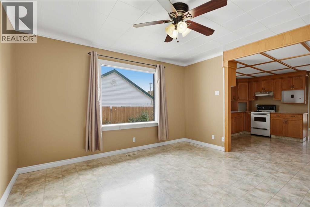 5011 54 Ave - 9