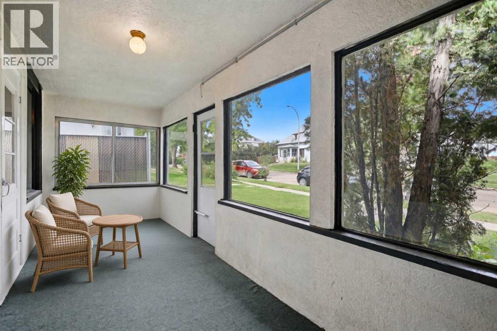 5011 54 Ave - 3