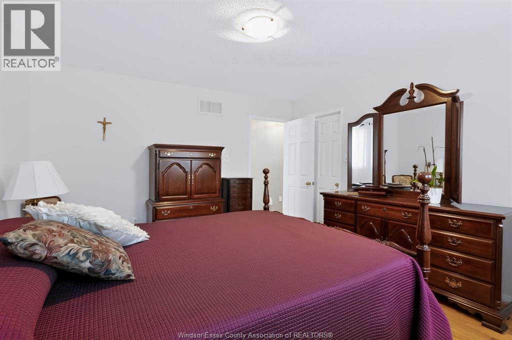 43 SPRINGVIEW DRIVE - 21