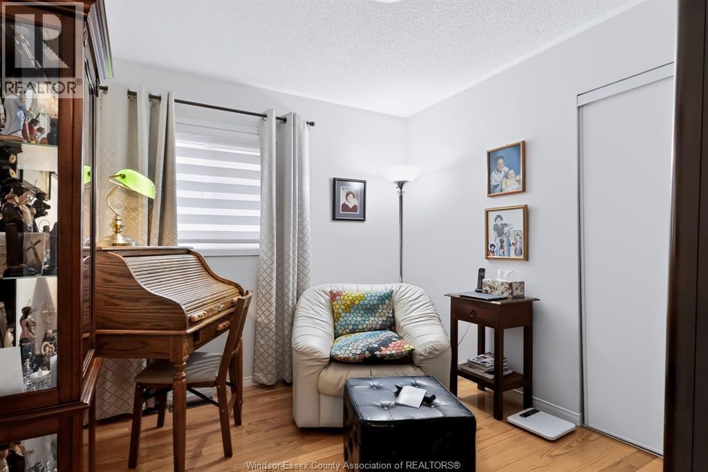 43 SPRINGVIEW DRIVE - 24