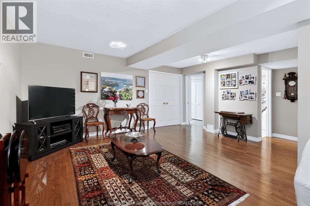 43 SPRINGVIEW DRIVE - Image 32
