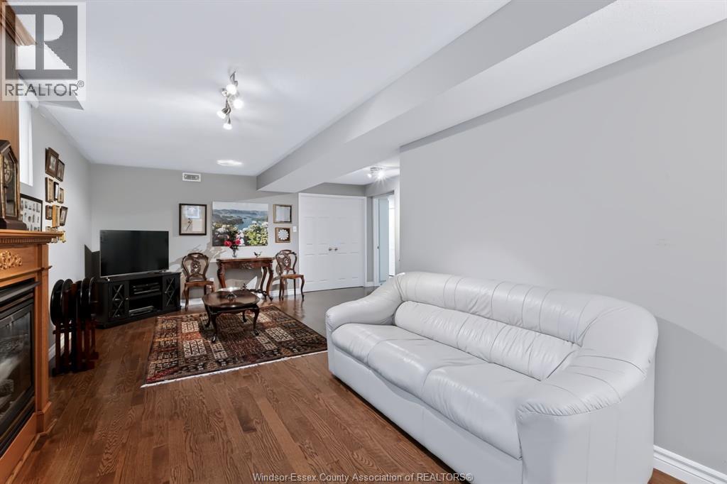 43 SPRINGVIEW DRIVE - Image 33