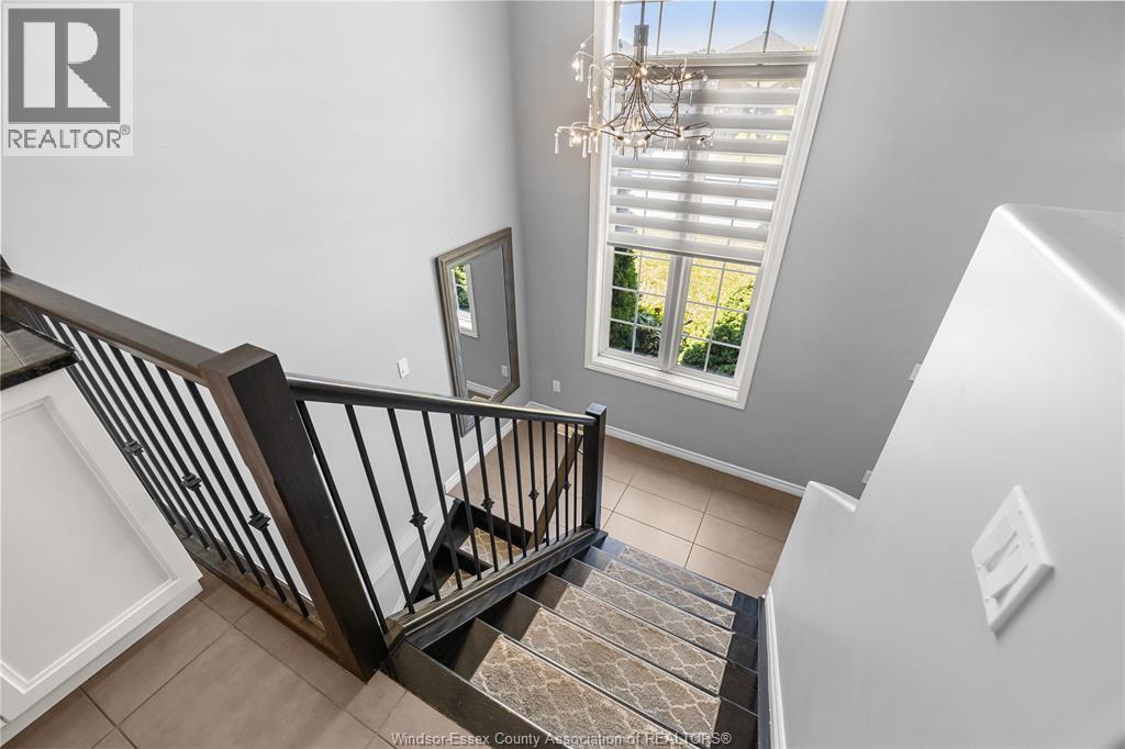 1068 THUNDERBAY AVENUE - 12