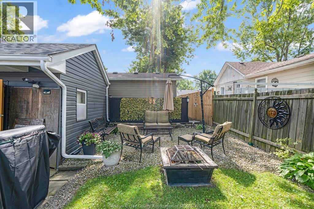 44 HANLAN STREET North - 35