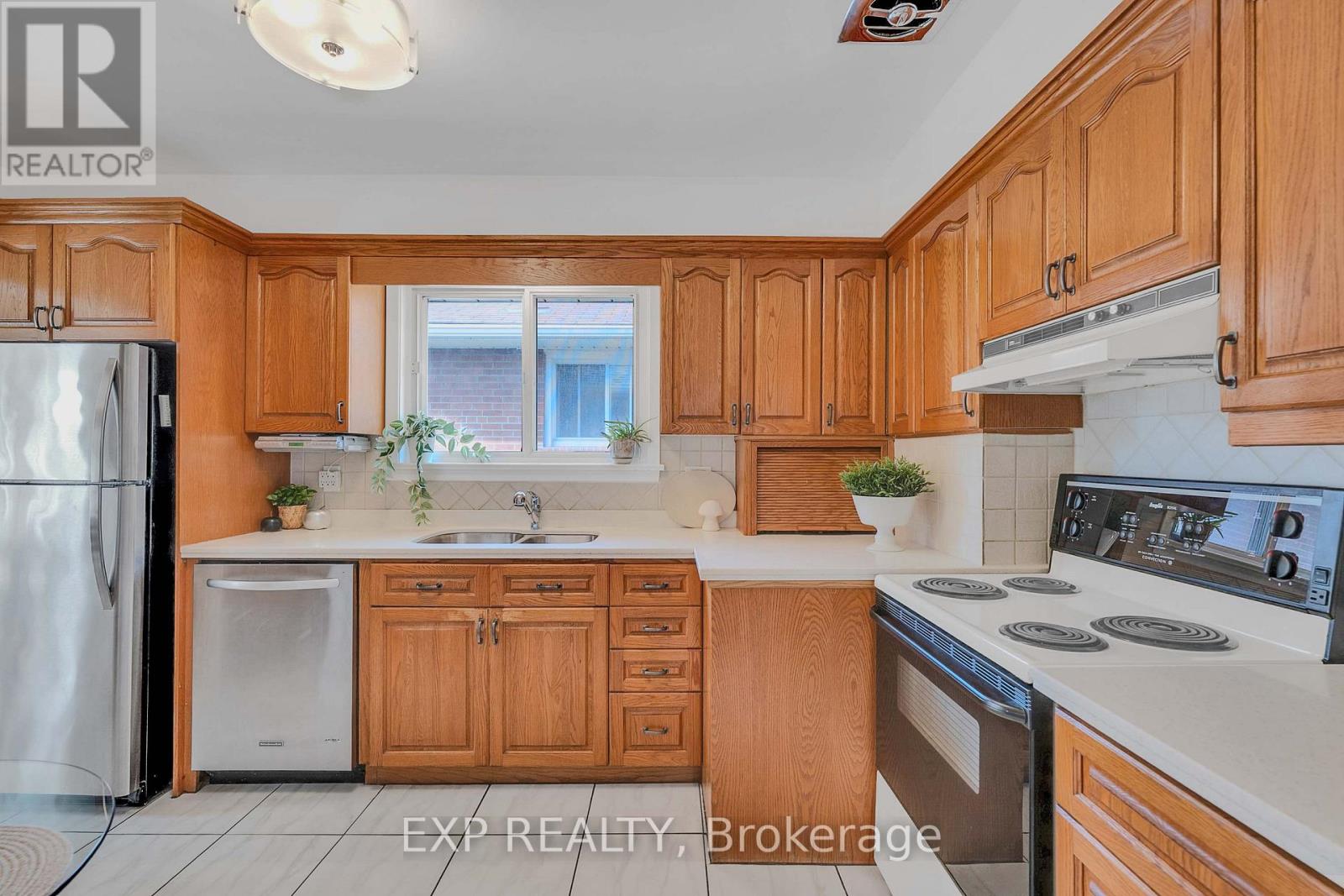 6 JARDINE PLACE - 10