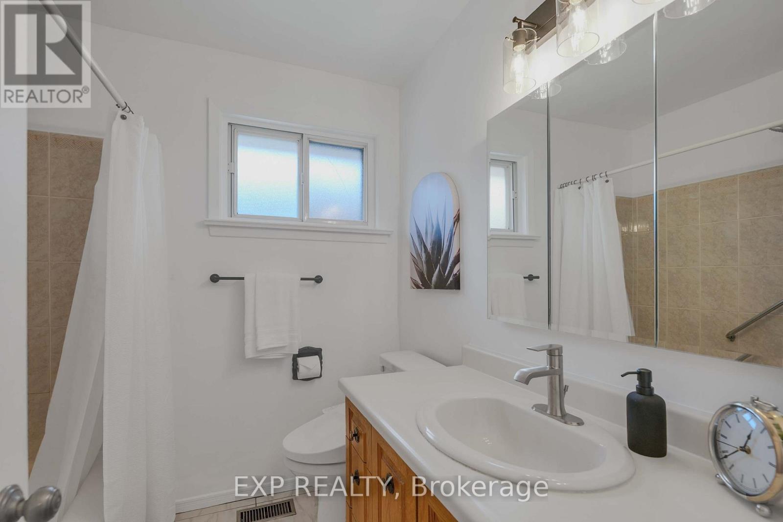 6 JARDINE PLACE - 22