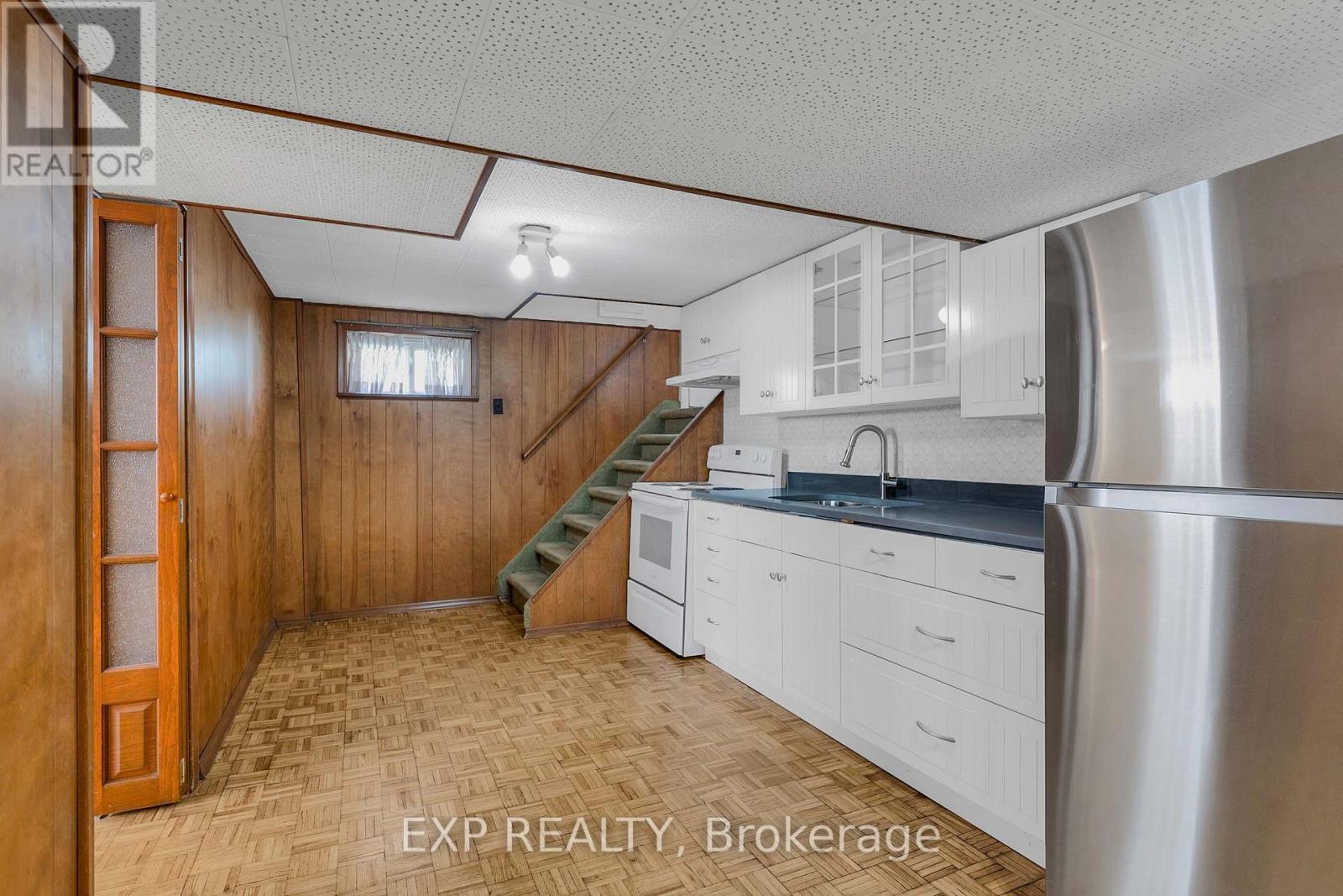 6 JARDINE PLACE - 24