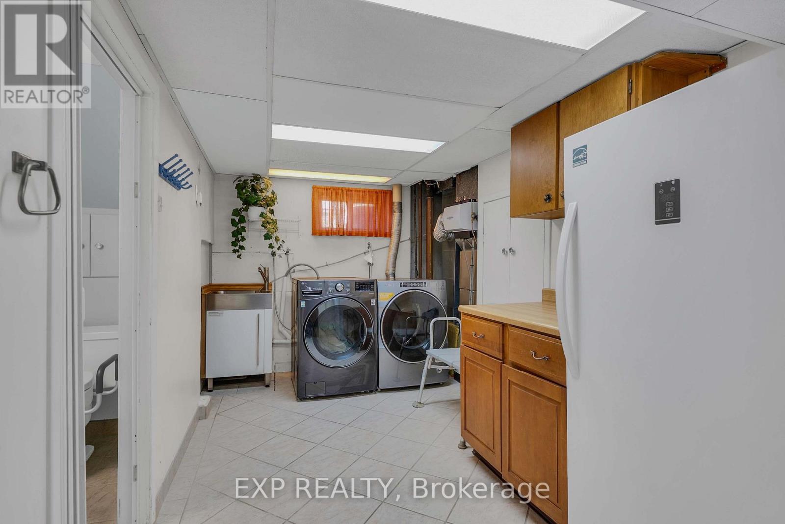 6 JARDINE PLACE - 34
