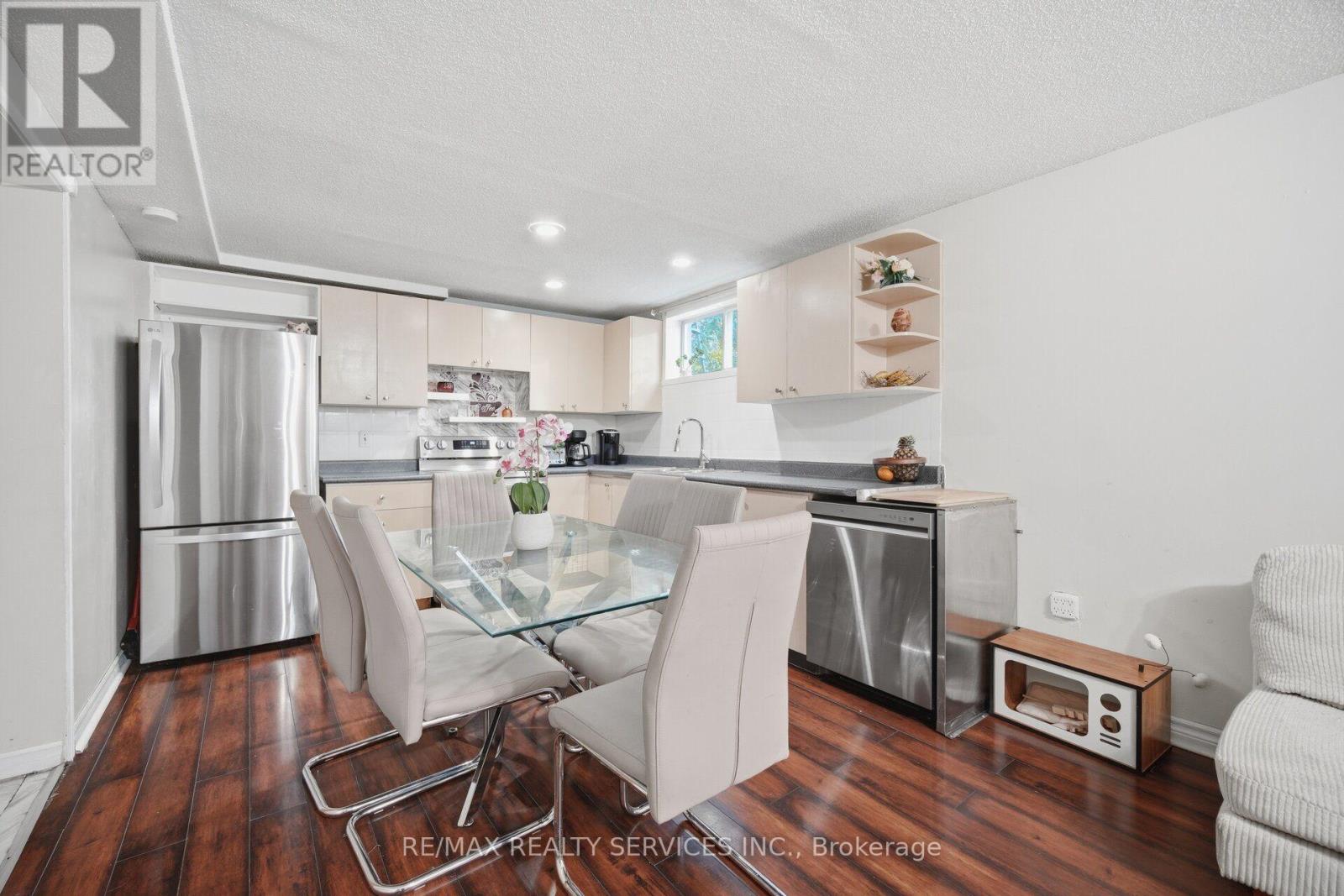 12 LADIN DRIVE - 33