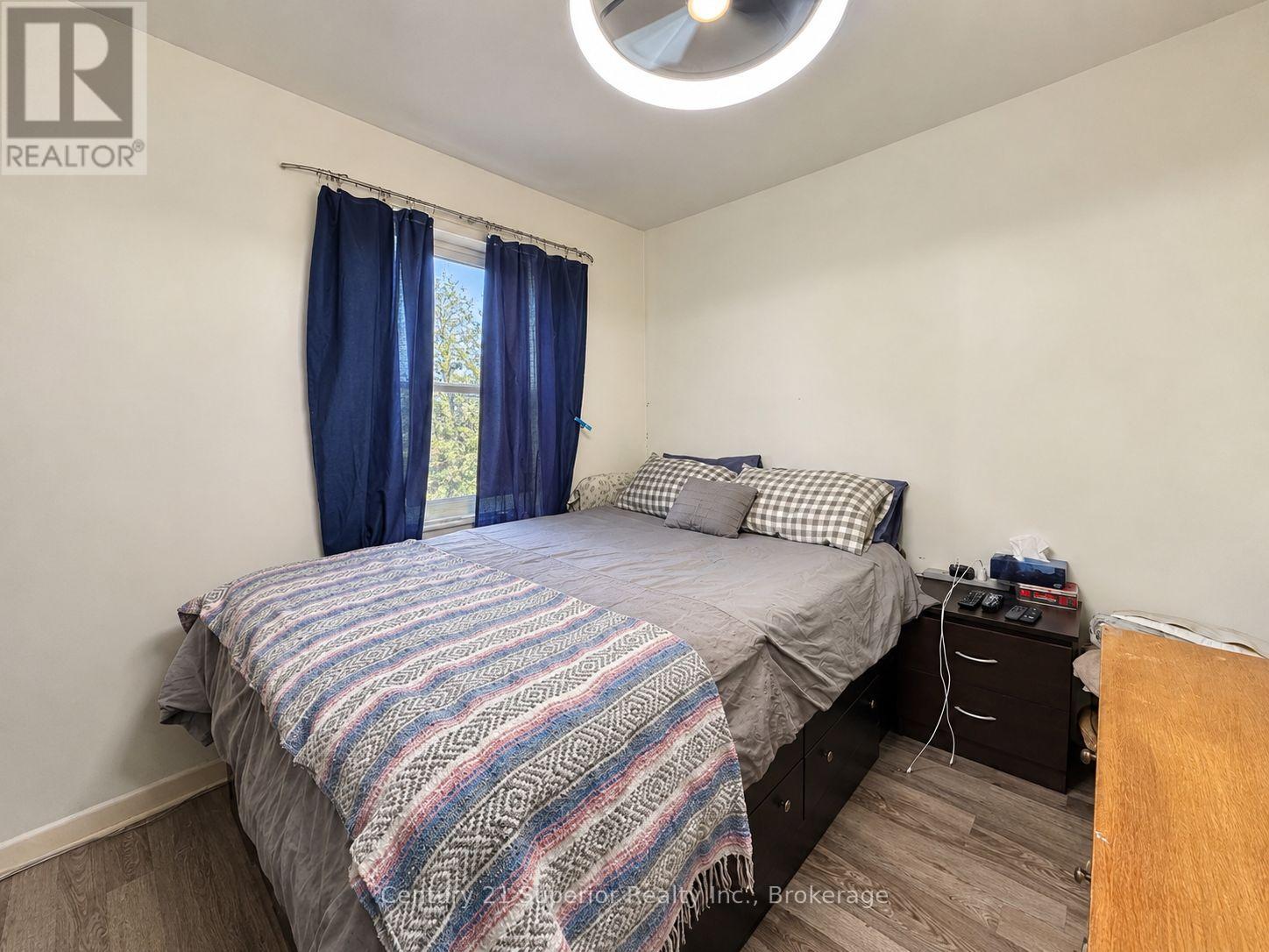 819 MAY STREET N - 24