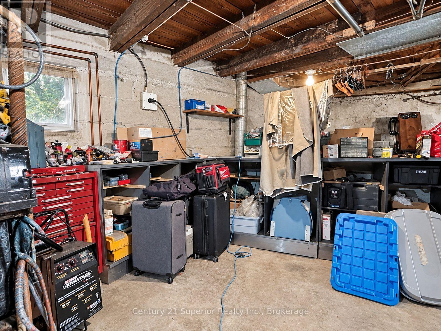 819 MAY STREET N - Image 30