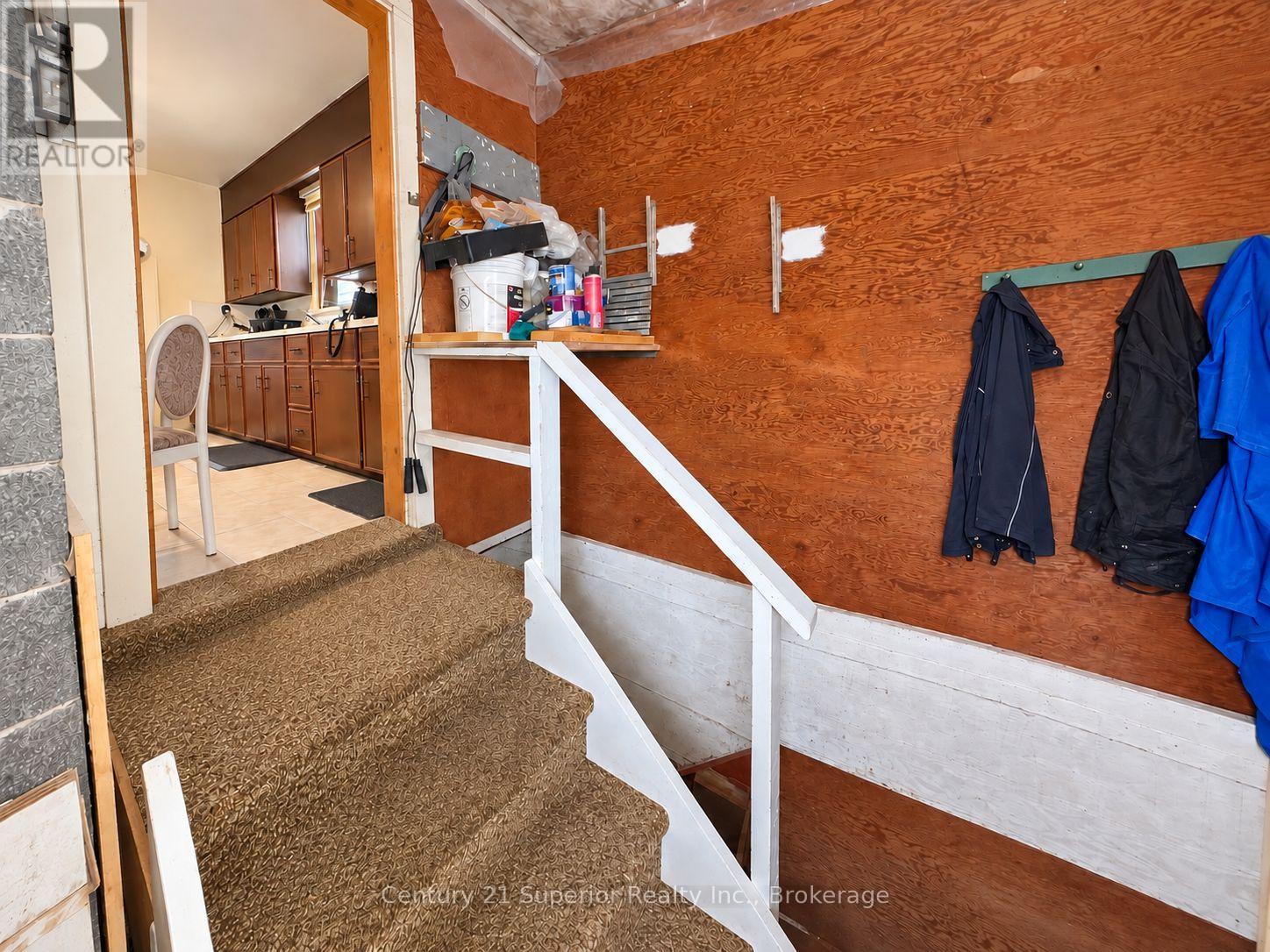 819 MAY STREET N - Image 26