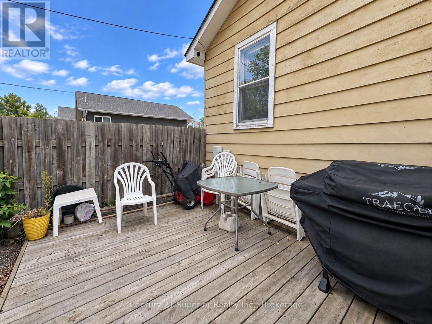 819 MAY STREET N - 36