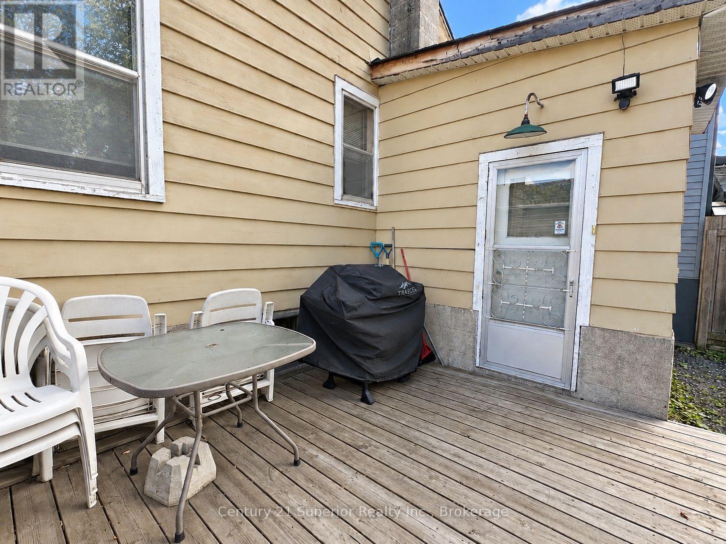 819 MAY STREET N - 34