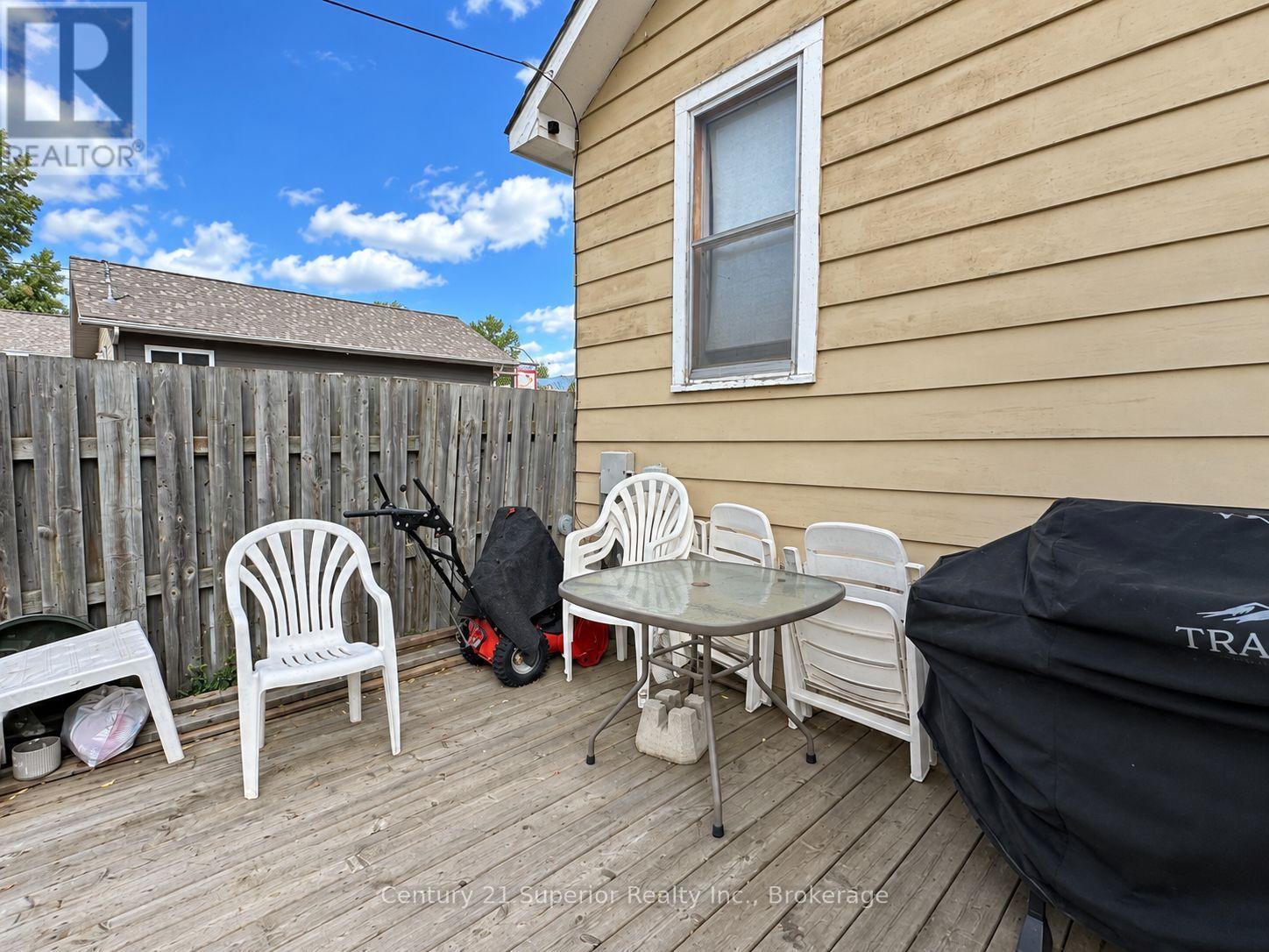 819 MAY STREET N - Image 35