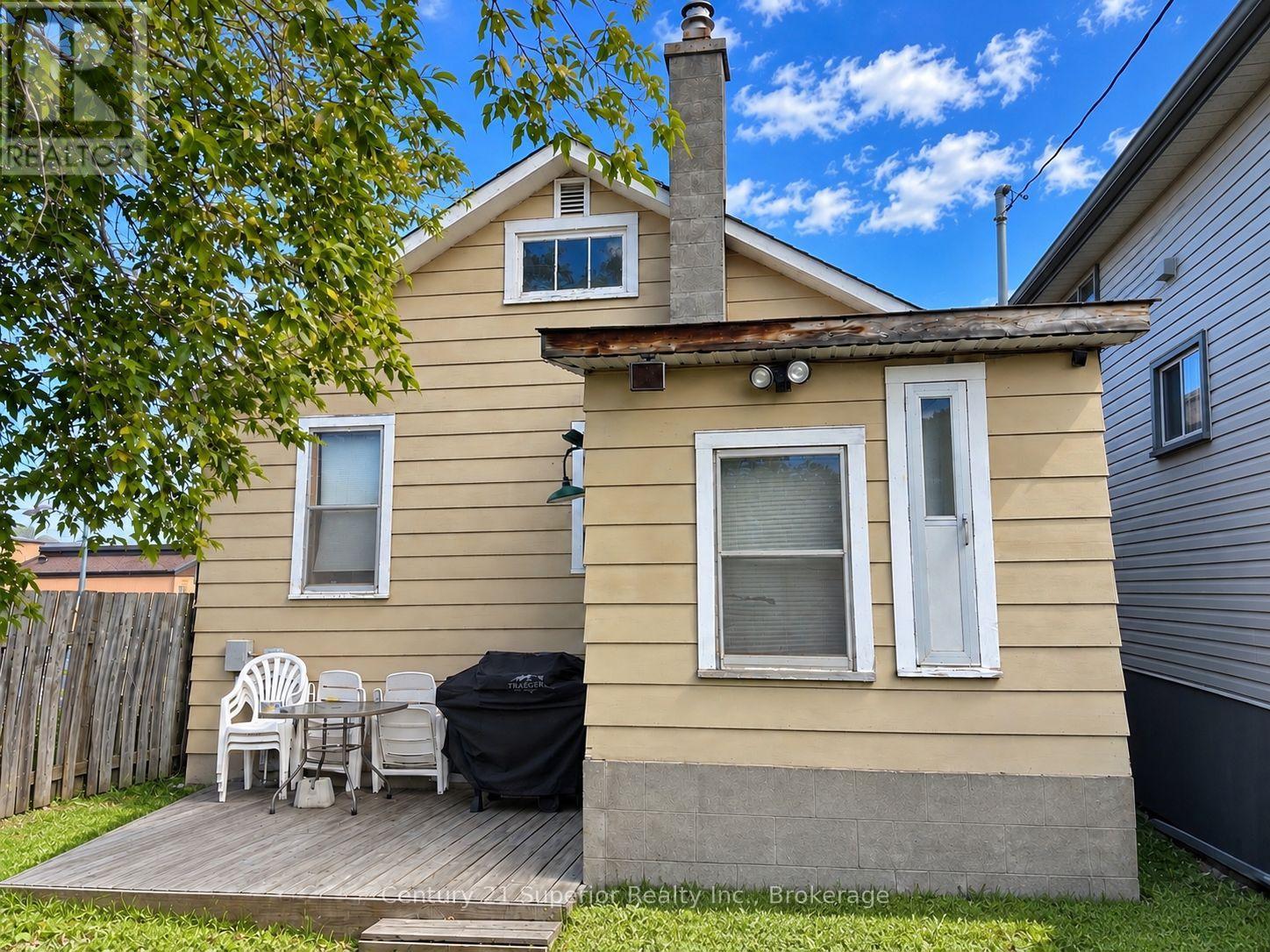 819 MAY STREET N - Image 37