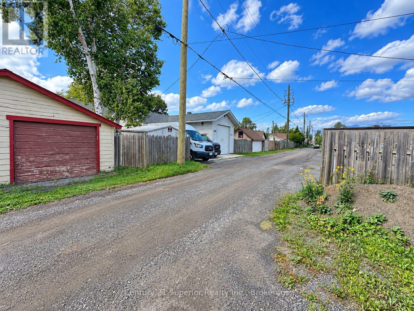 819 MAY STREET N - 42