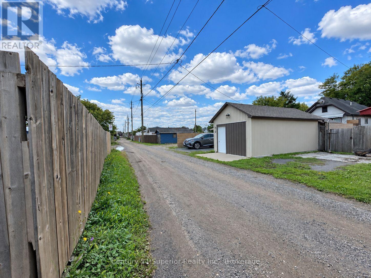 819 MAY STREET N - 43