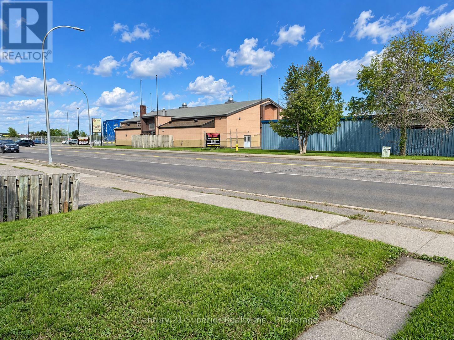 819 MAY STREET N - 44