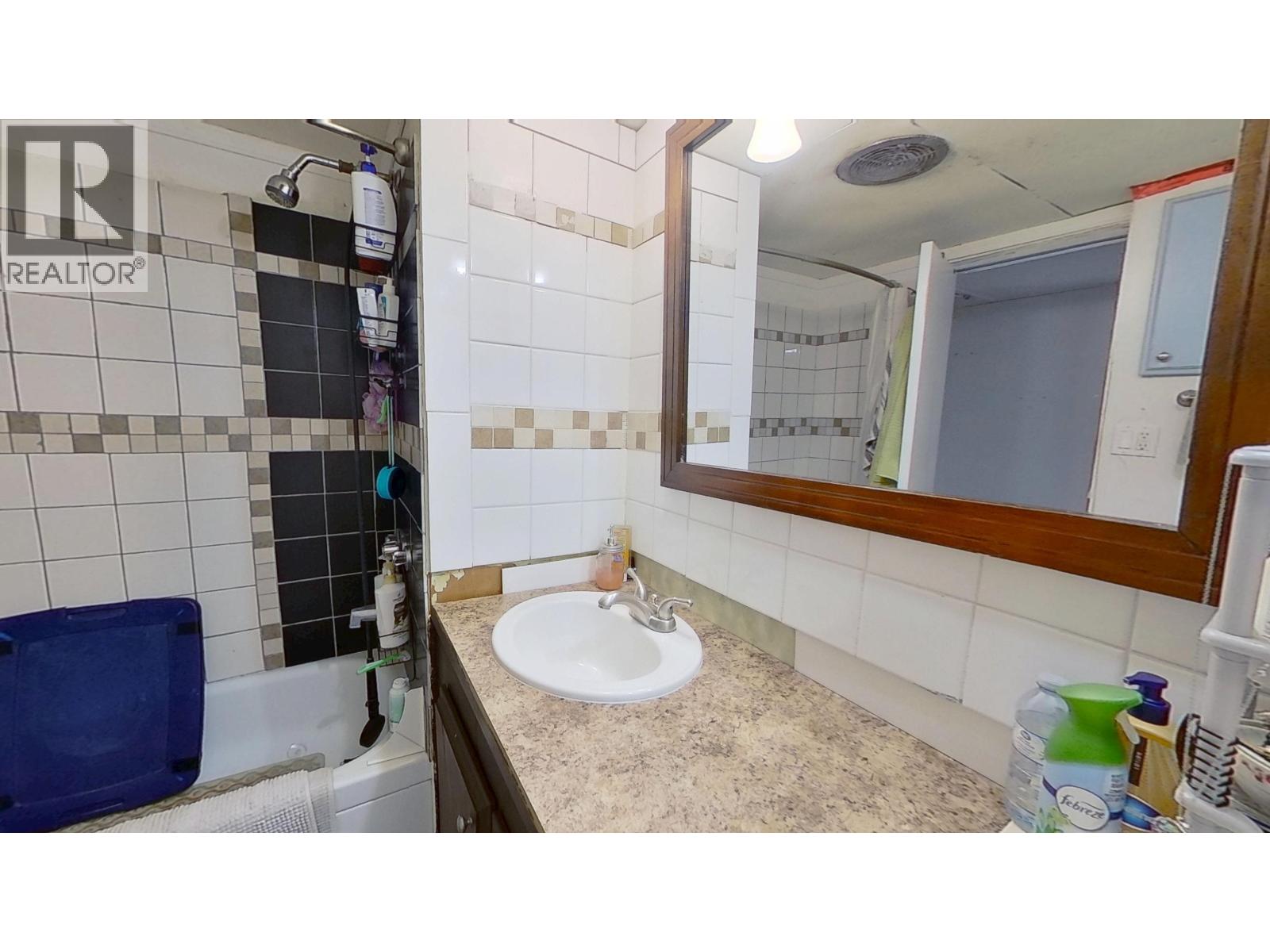 12282 COTTONWOOD AVENUE - 28