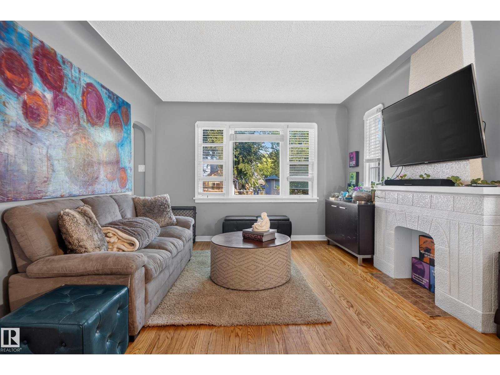 11406 83 ST NW - 9