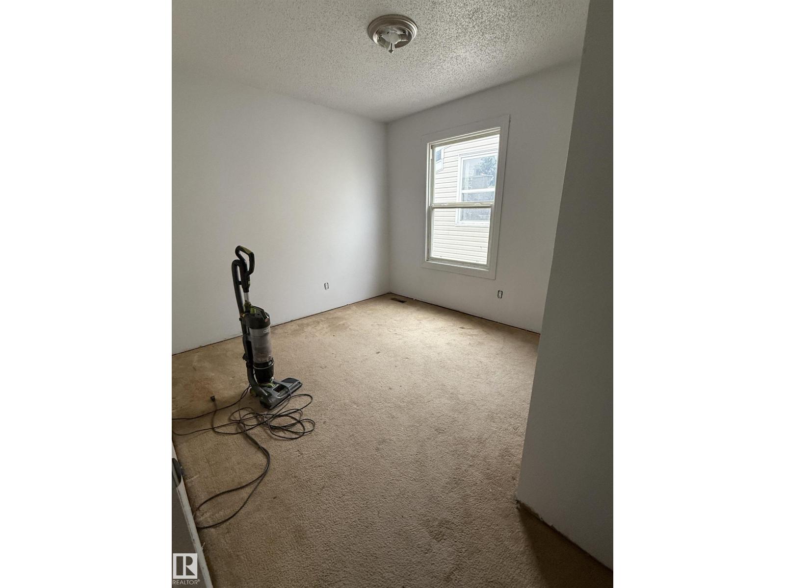 6340 184 ST NW - 8