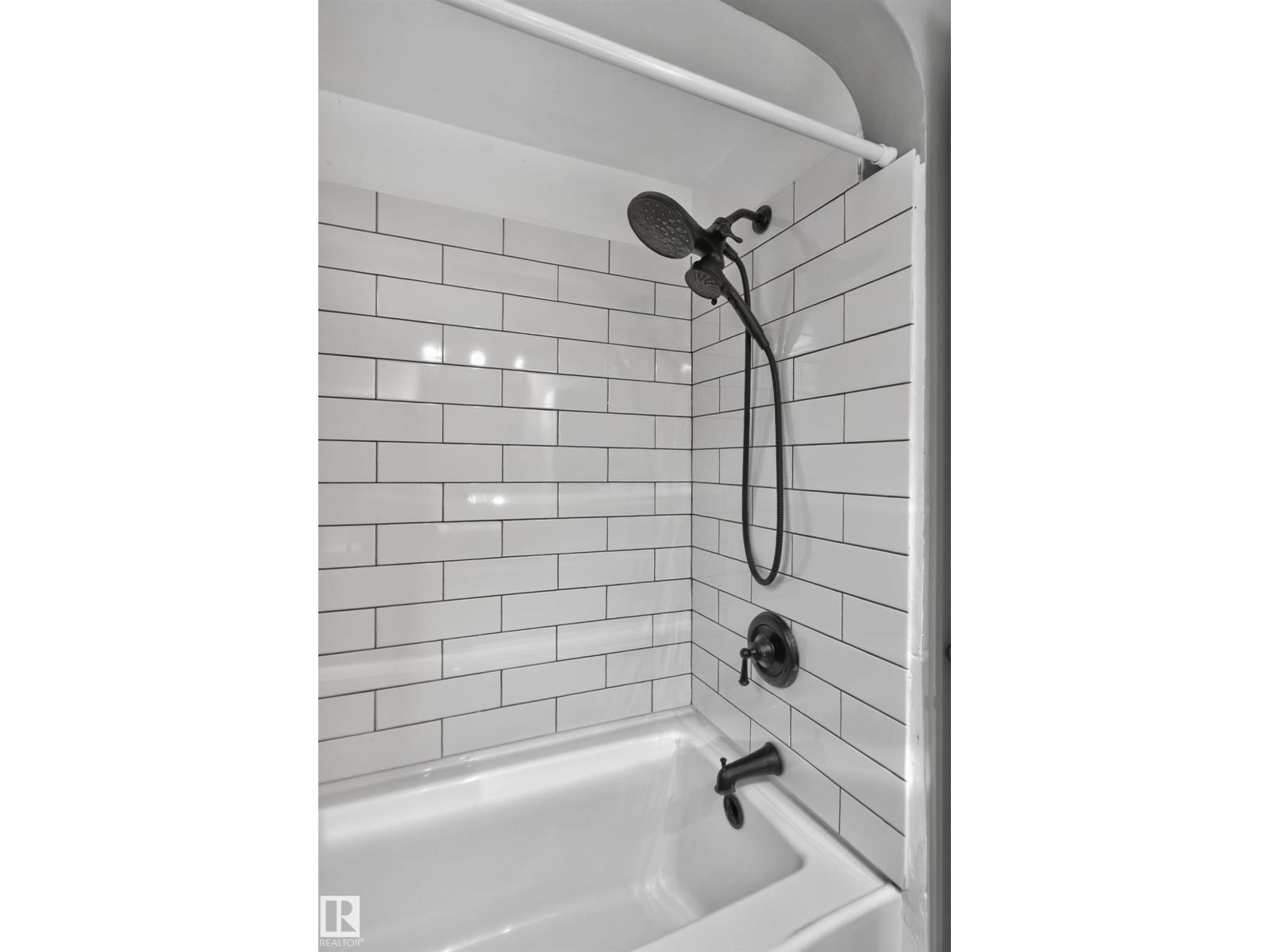 11406 83 ST NW - 12