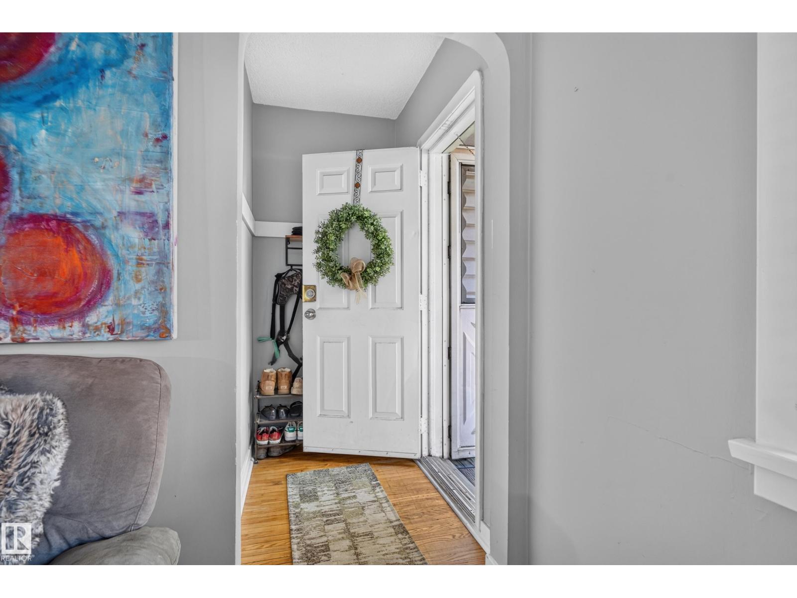 11406 83 ST NW - 6