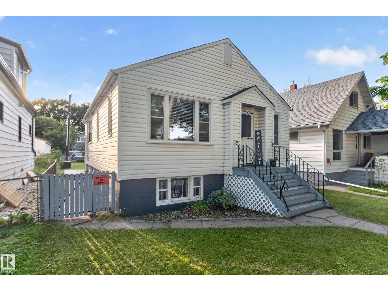 11406 83 ST NW - 2