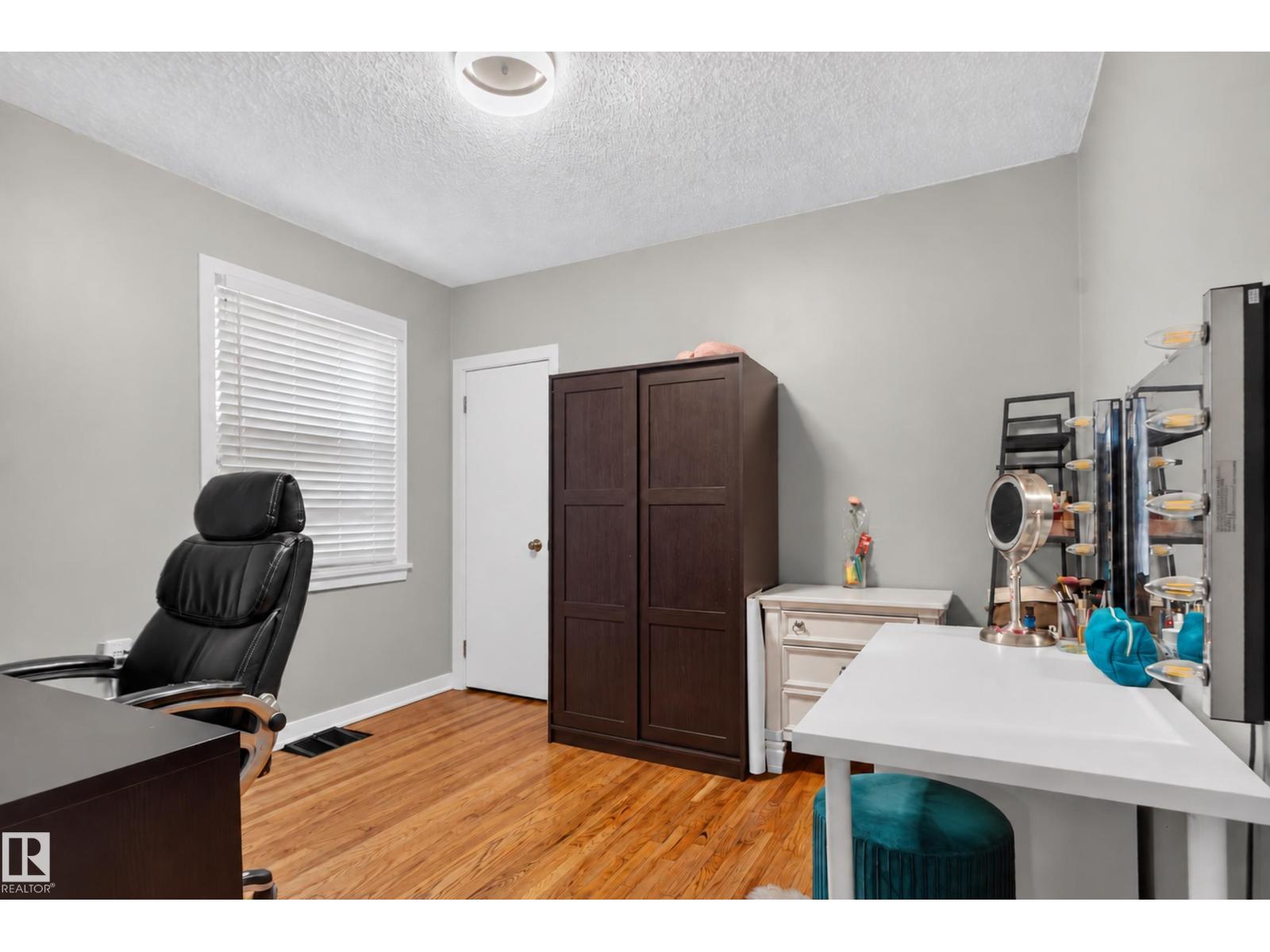 11406 83 ST NW - 16