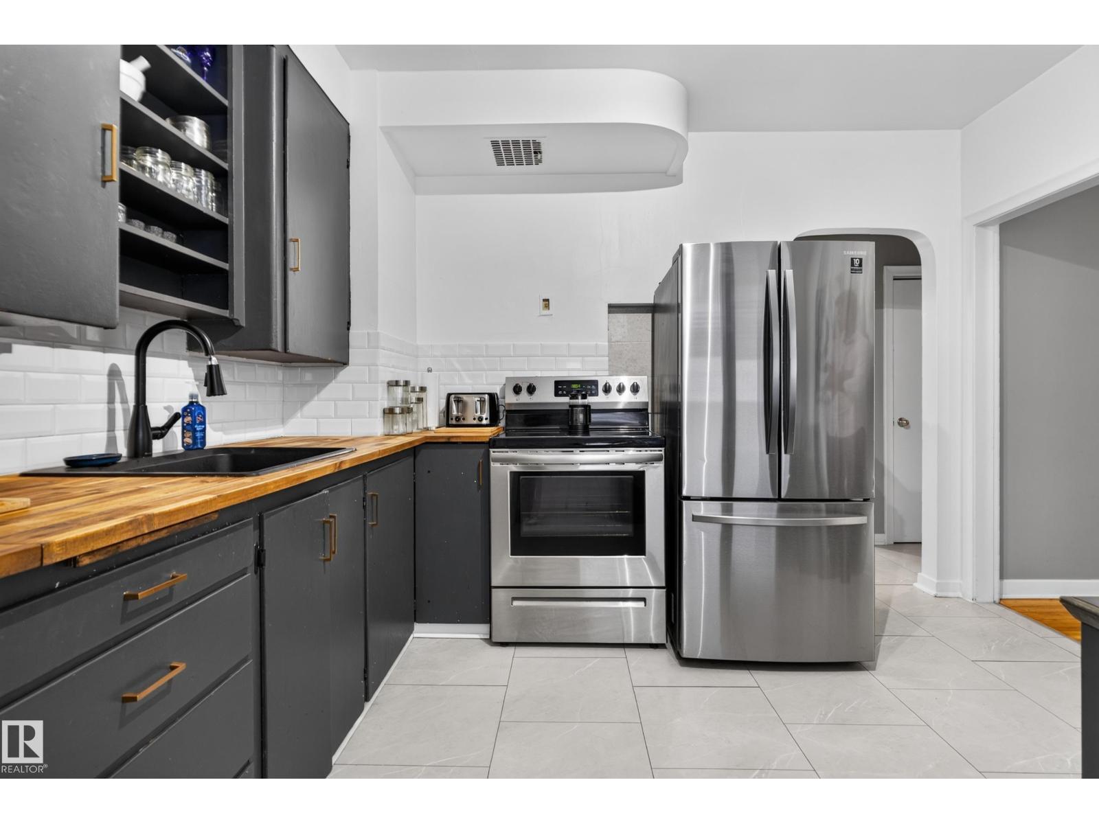 11406 83 ST NW - 22
